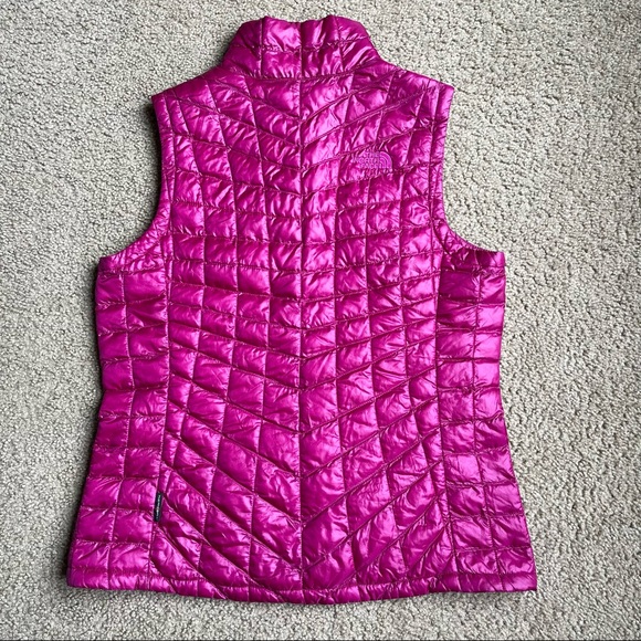 The North Face W THERMOBALL Vest Sz M In Dramatic Plum - Picture 8 of 10